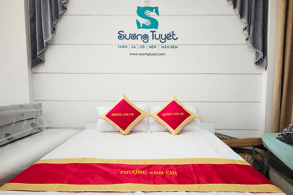 Sương Tuyết chuyên sản xuất tấm trang trí, gối trang trí toàn quốc.