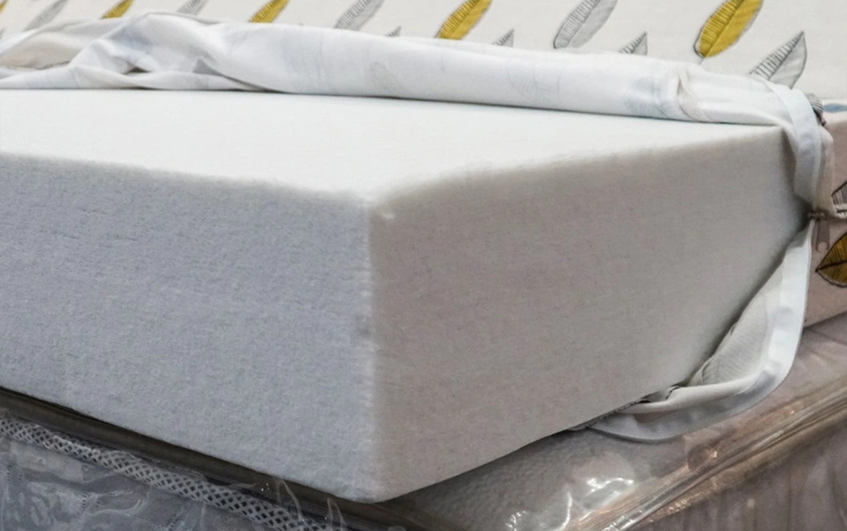 Cận cảnh lớp ruột ép chặt thành khối ở nệm bông nói chung