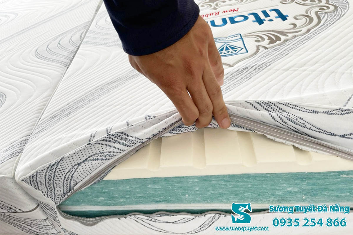 Lớp cao su thiên nhiên giúp nệm có sự đàn hồi và nâng đỡ thêm phần lưng hiệu quả.
