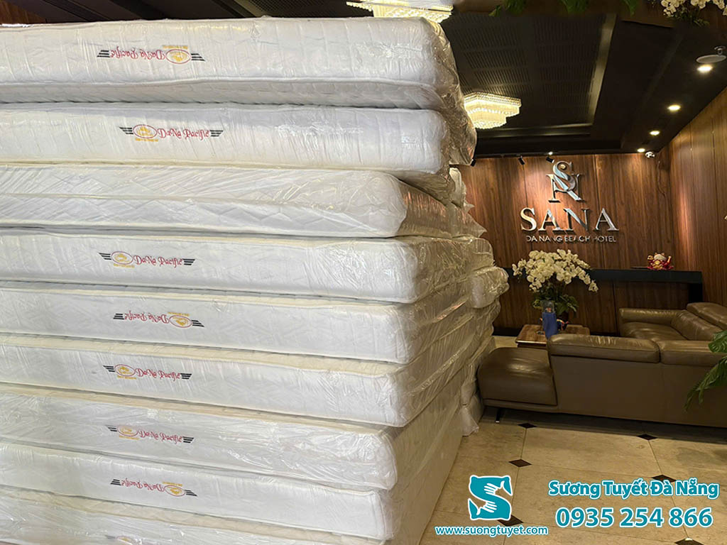 Sương Tuyết bán nệm Dana Pacific cho khách sạn Sana.