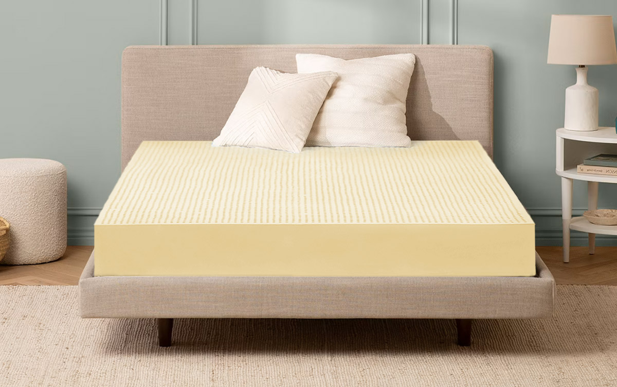 Nệm cao su rất nặng, thường nặng trên 40kg/tấm king.