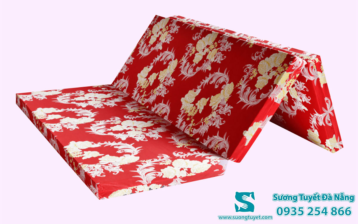 Một chiếc nệm sinh viên có khả năng gấp gọn.