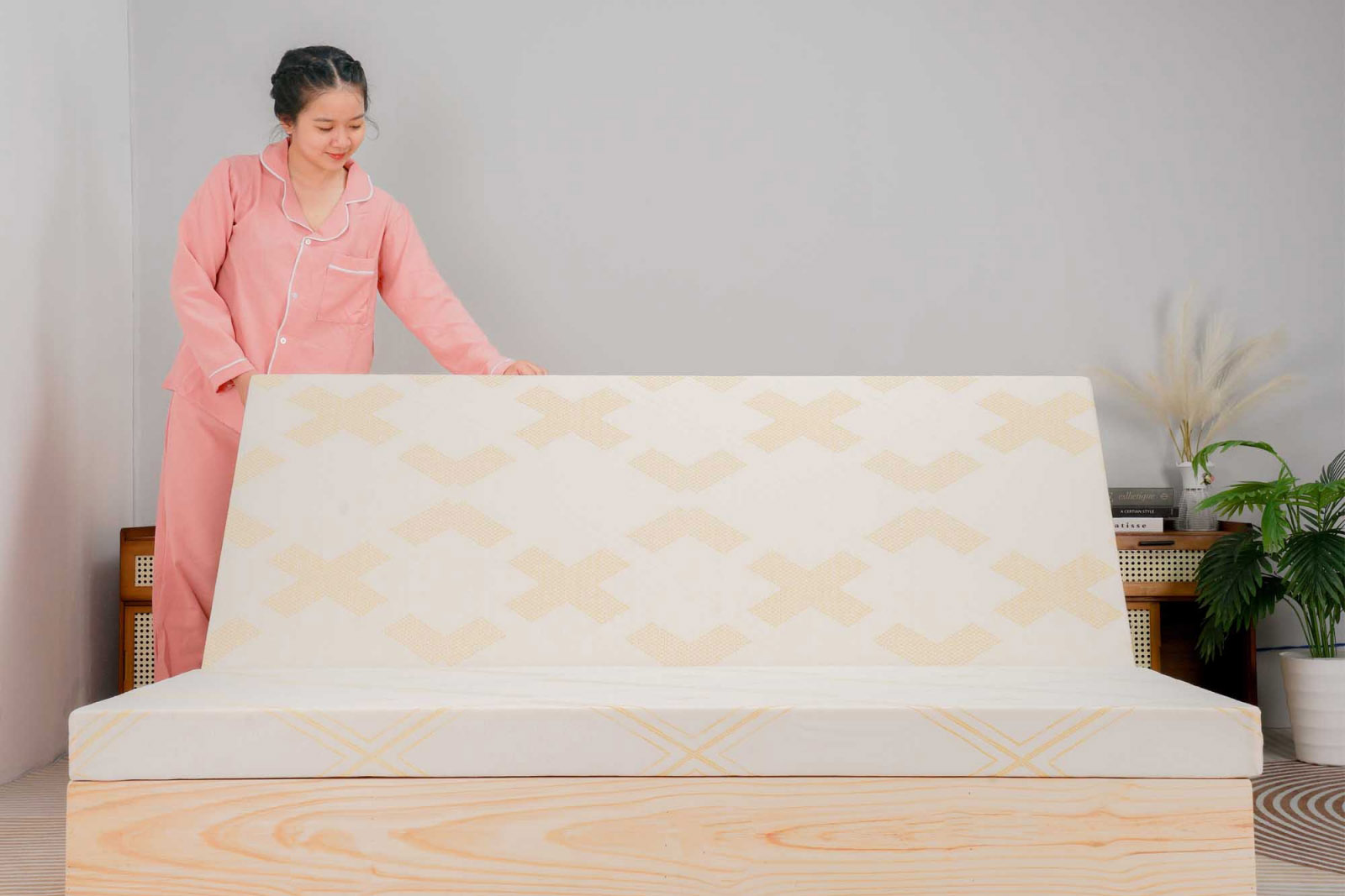 Nệm bông dễ gấp gọn, xếp cất nhất là trong nhà trọ chật hẹp.