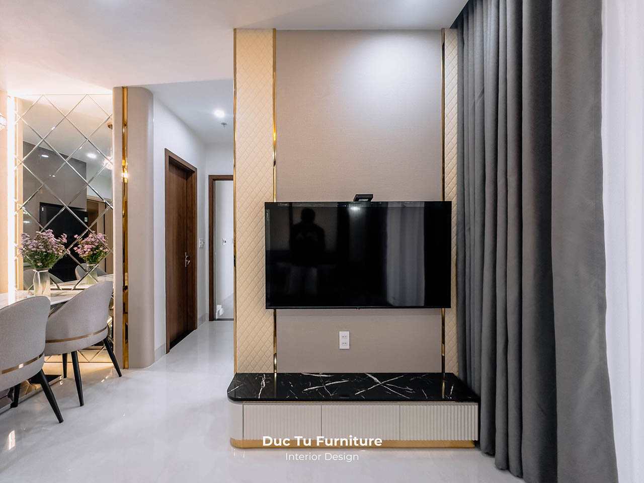 Khi kéo rèm lại, ánh sáng và tầm nhìn được cản 100% mang đến sự riêng tư tuyệt đối.