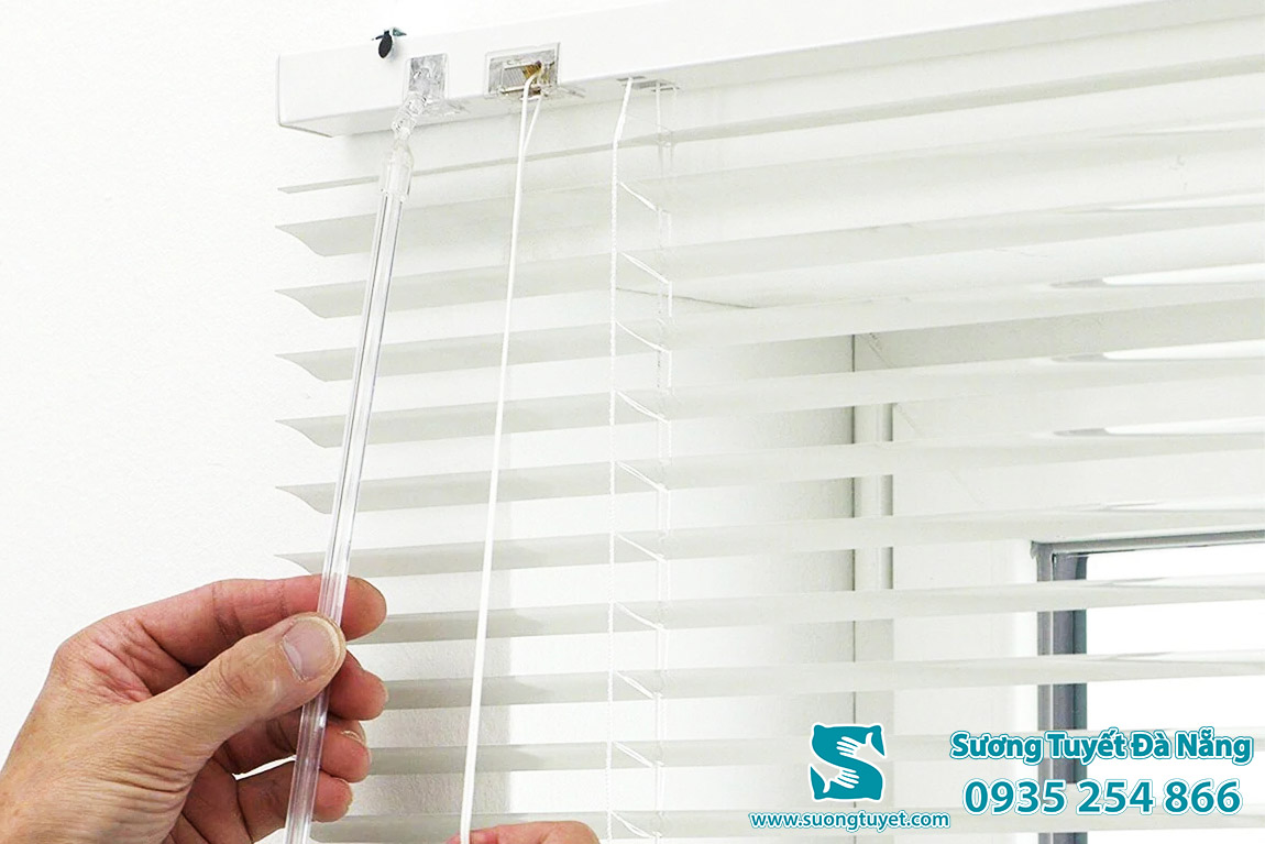 Có thể điều chỉnh góc độ lật để lấy sáng hợp lý hơn.