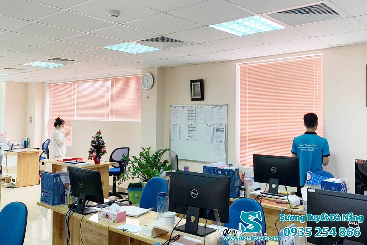 Cận cảnh bộ sáo nhôm văn phòng màu hồng lạ mắt.