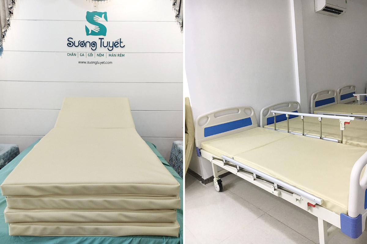 Một mẫu nệm y tế màu kem sạch sẽ, dày dặn.