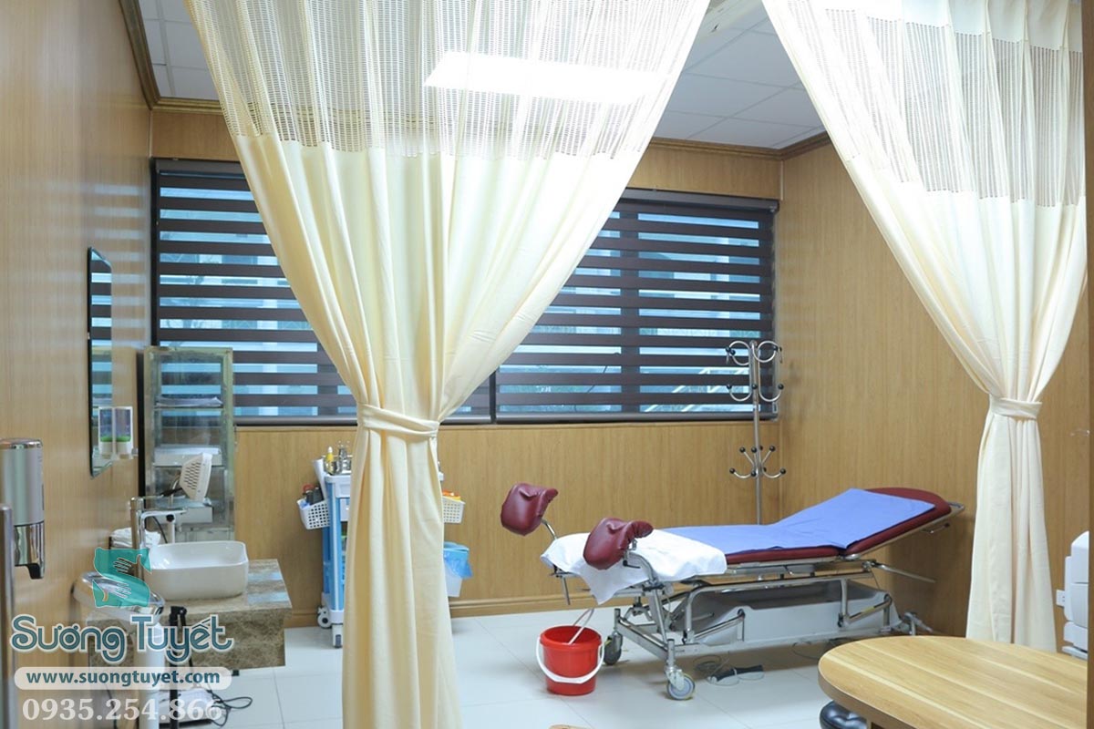 Một sự kết hợp giữa rèm cầu vồng và rèm vải ngăn giường đa dạng.
