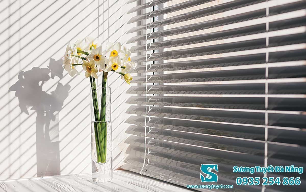 Khả năng nổi bật nhất của sáo nhôm là xoay lật.