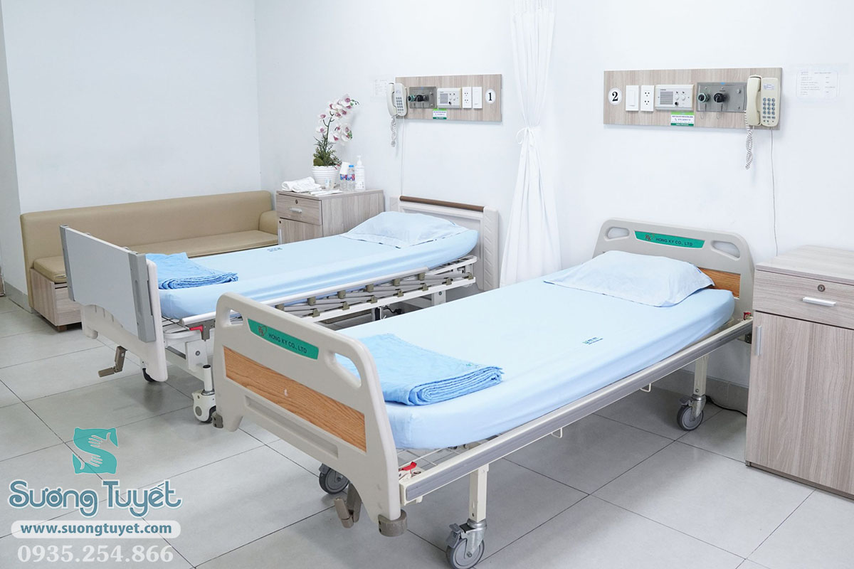 Chăn ga trắng có nhiều loại như T200, T250, T300, T350, trắng sọc, trắng trơn....