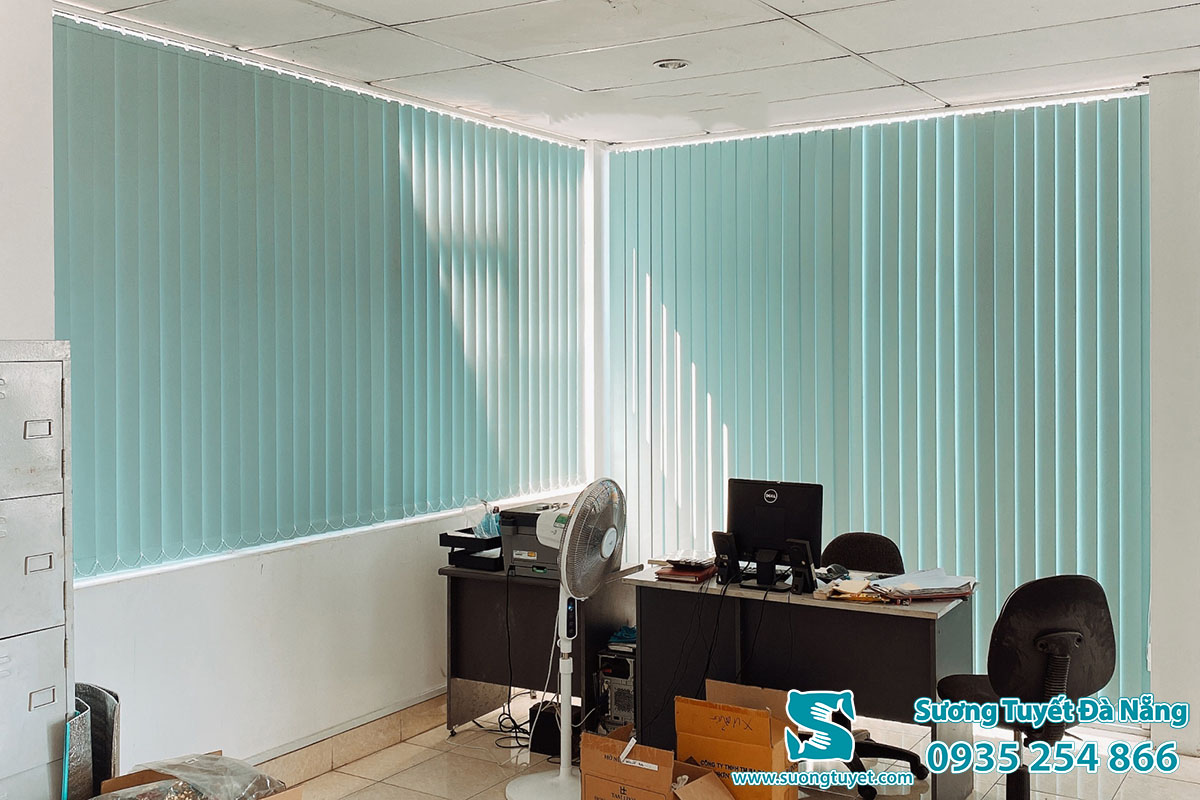 Rèm lá dọc văn phòng có khả năng lật 360 độ không đụng hàng.