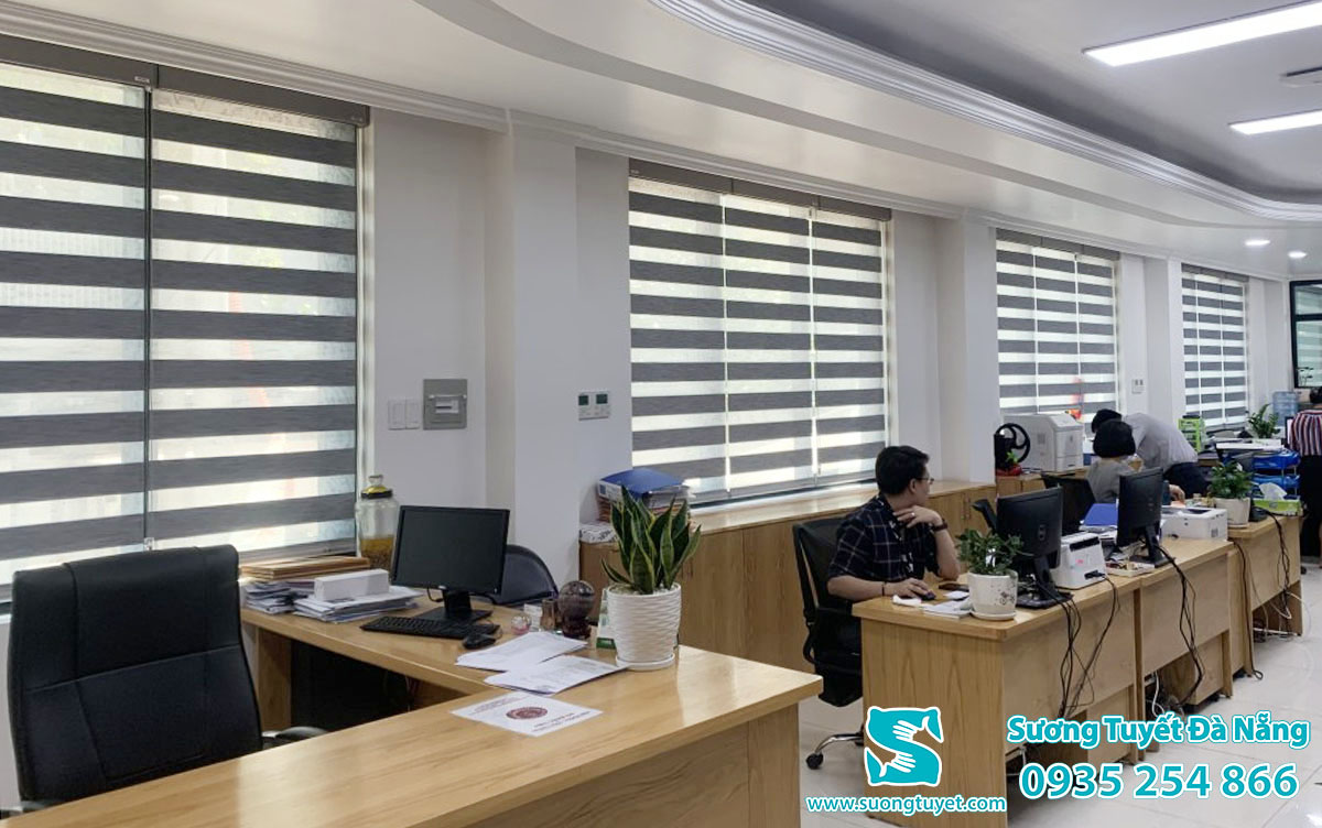 Màn sáo cầu vồng có khổ đa dạng, phù hợp lắp trên mọi loại cửa.