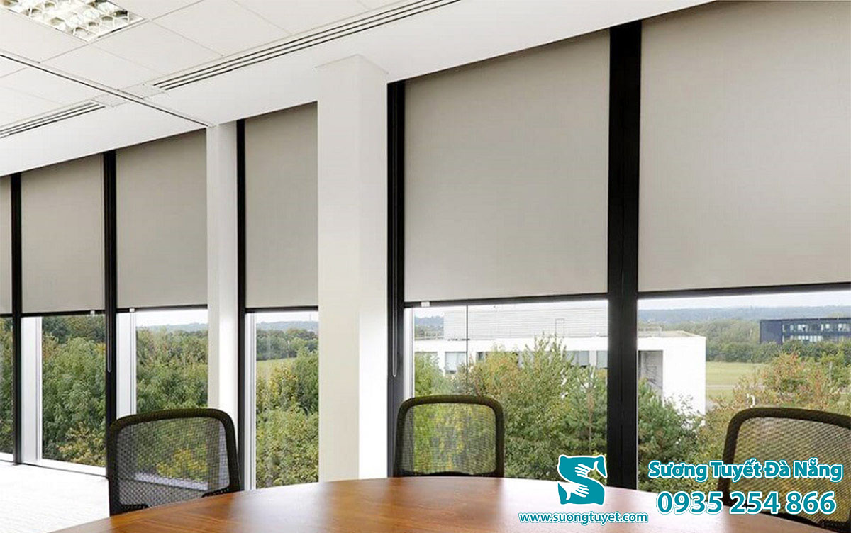 Đảm bảo độ sáng tối ưu cho không gian bên trong công sở.