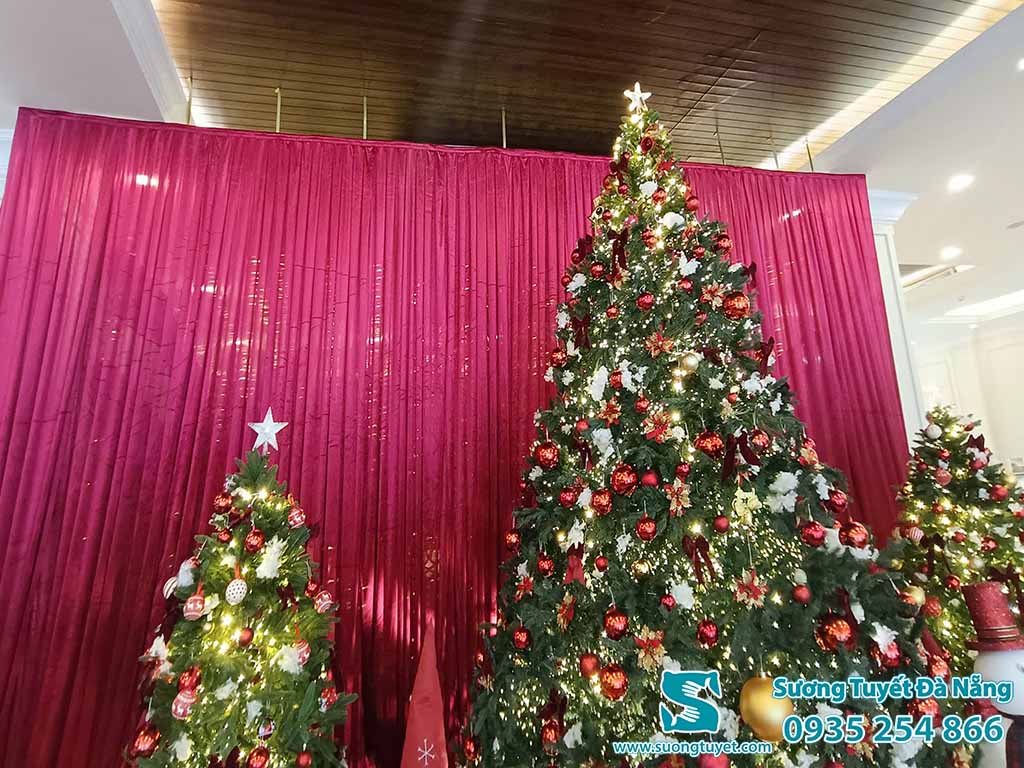 Rèm nhung đỏ tuyệt đẹp Sương Tuyết cung cấp cho Marriot hotel.