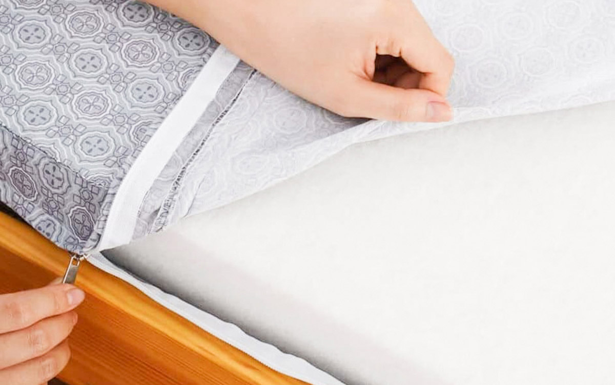Nệm bông ép rất thấm nước nên cần xử lý nhanh nếu bị ướt.