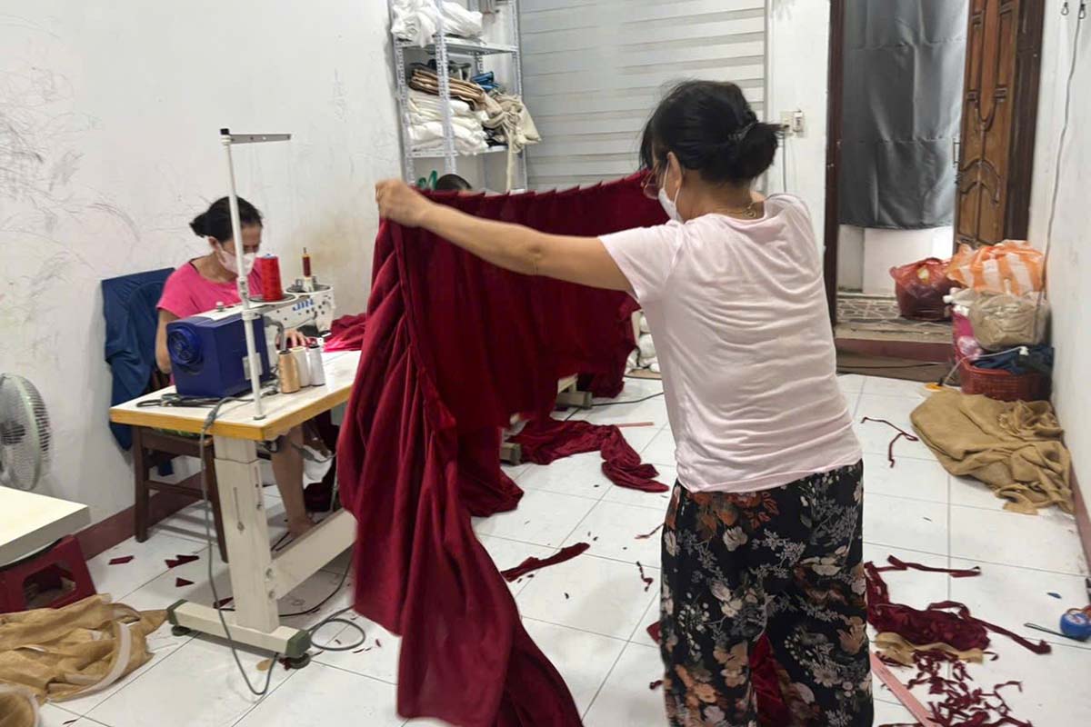 Sương Tuyết nhận may khăn bàn áo ghế theo yêu cầu.