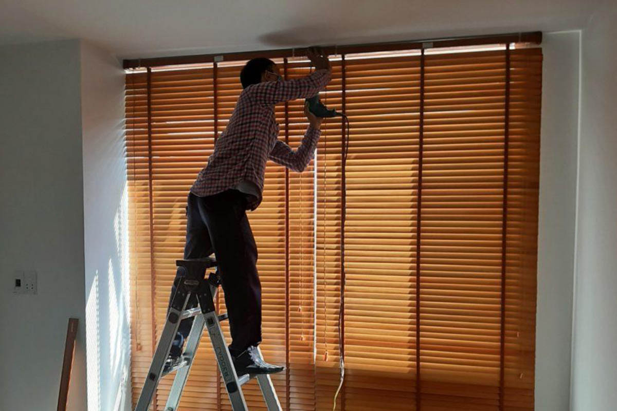 Tùy vào lỗi rèm mà sẽ áp dụng sửa tận nơi hoặc đem về hãng.