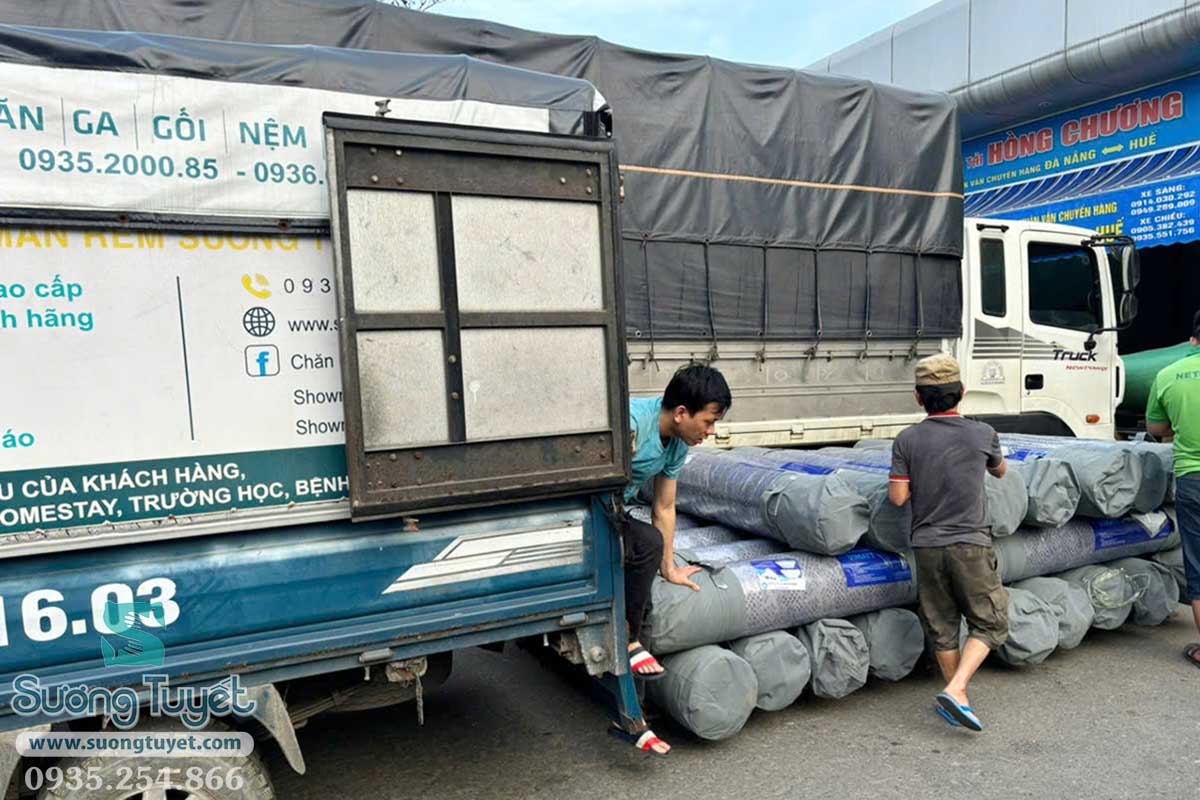 Vận chuyển đơn nệm cuộn cho khách sạn ngoại tỉnh.