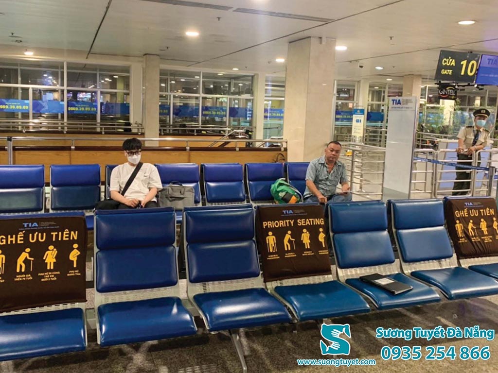 Hình ảnh áo ghế sân bay Tân Sơn Nhất mà Sương Tuyết vừa cung cấp.