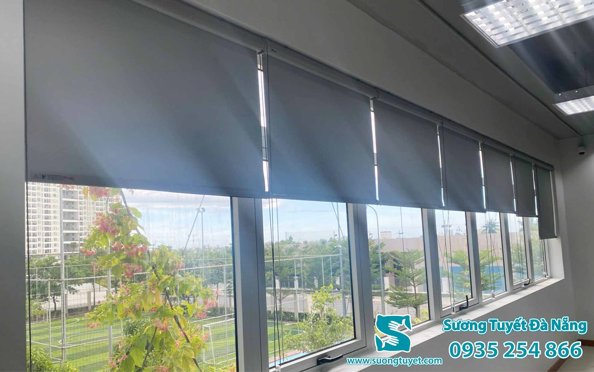 Rèm cuốn văn phòng tại Đà Nẵng: Giải pháp tối ưu cho không gian làm việc chuyên nghiệp.