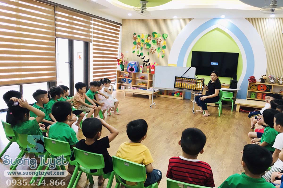 Rèm cầu vồng cũng được nhiều trường học yêu thích.