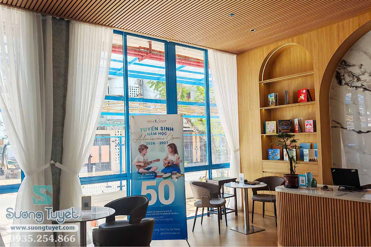 Rèm vải voan xuyên sáng cho lớp học