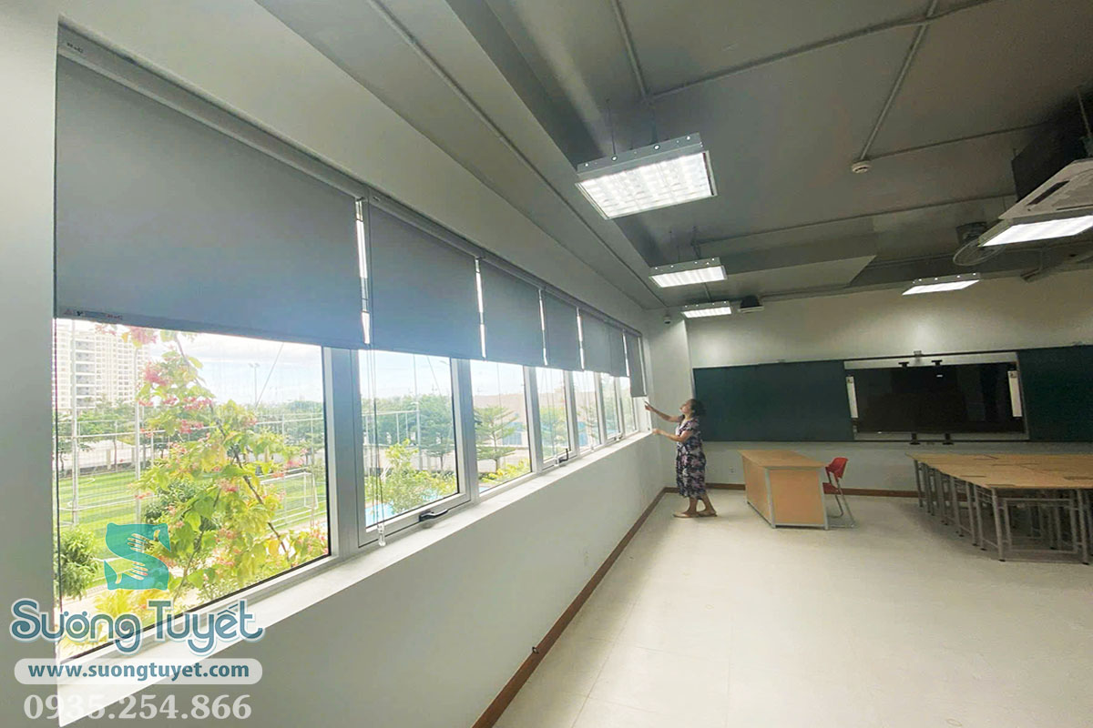 Thi công rèm cuốn trường FPT Đà Nẵng.