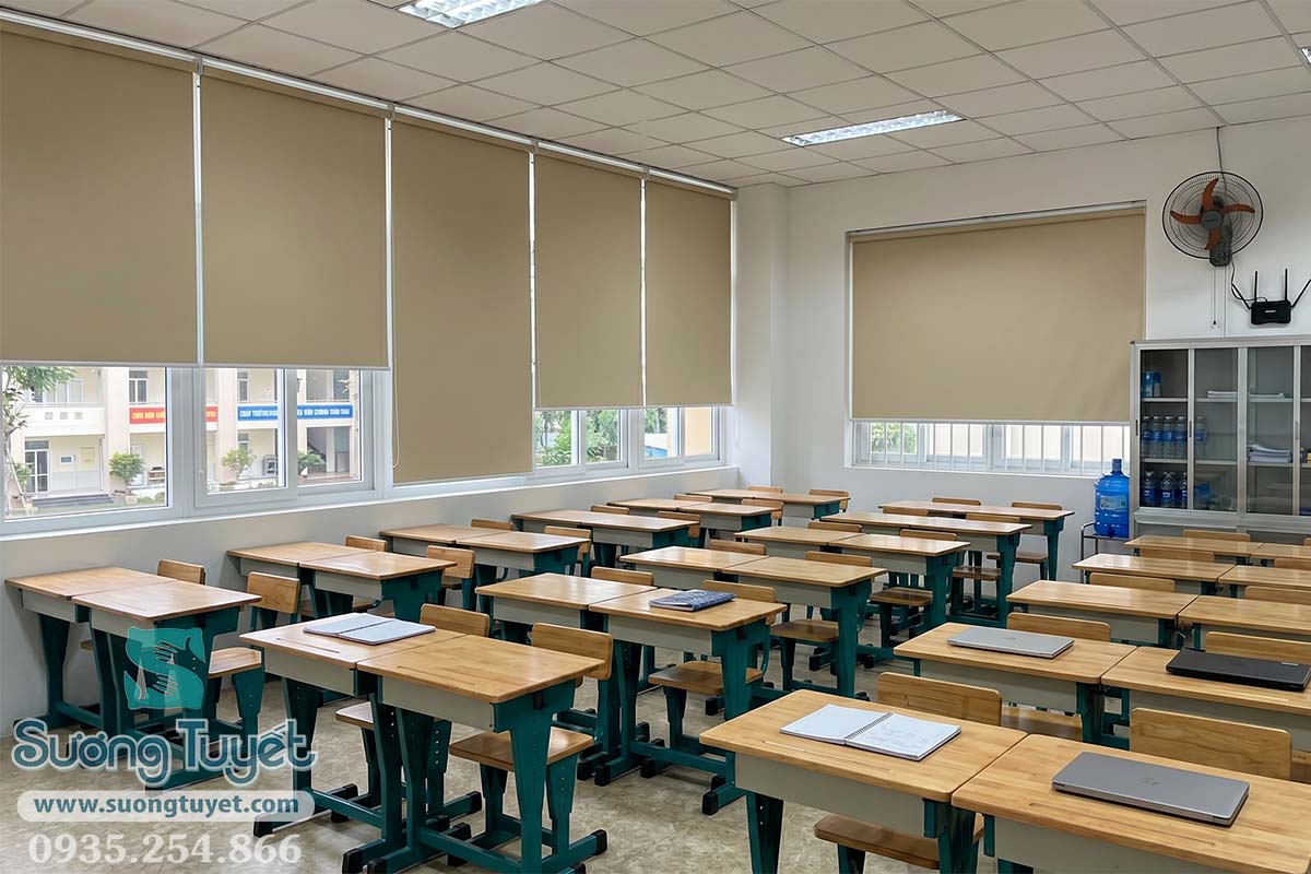 Rèm cuốn trường học được dùng phổ biến nhất.