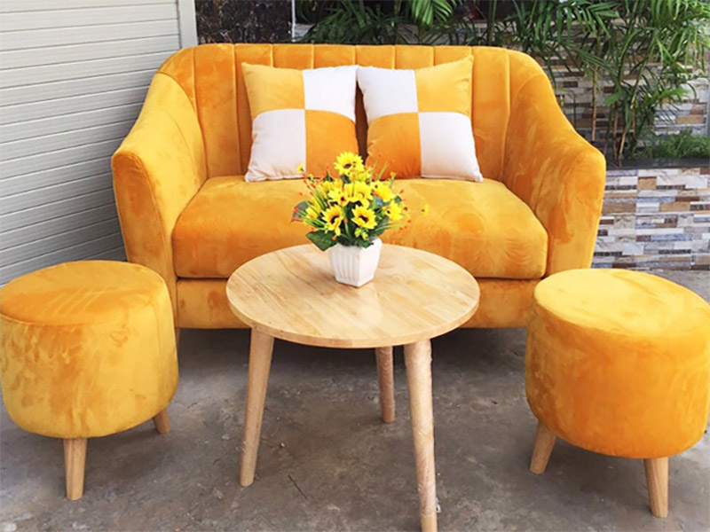 Bộ sofa vải nhung bọc màu vàng đẹp mắt.