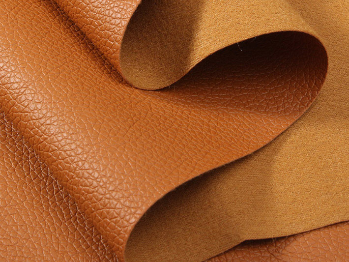 Vải simili khác với da thật là không có khả năng thấm nước.