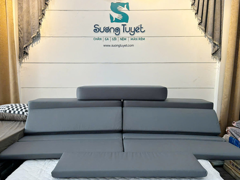 Bộ nệm ghế simili cho nhà hàng Sương Tuyết đã cung cấp.