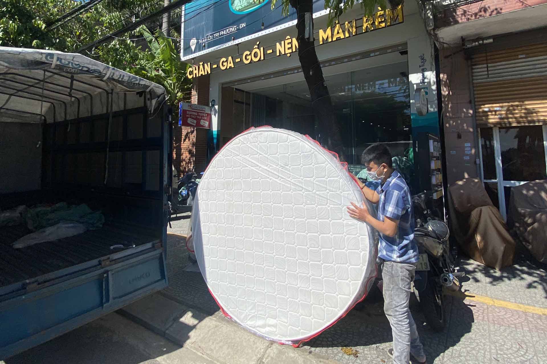 Nệm cao su Dana Pacific có hình tròn độc lạ.