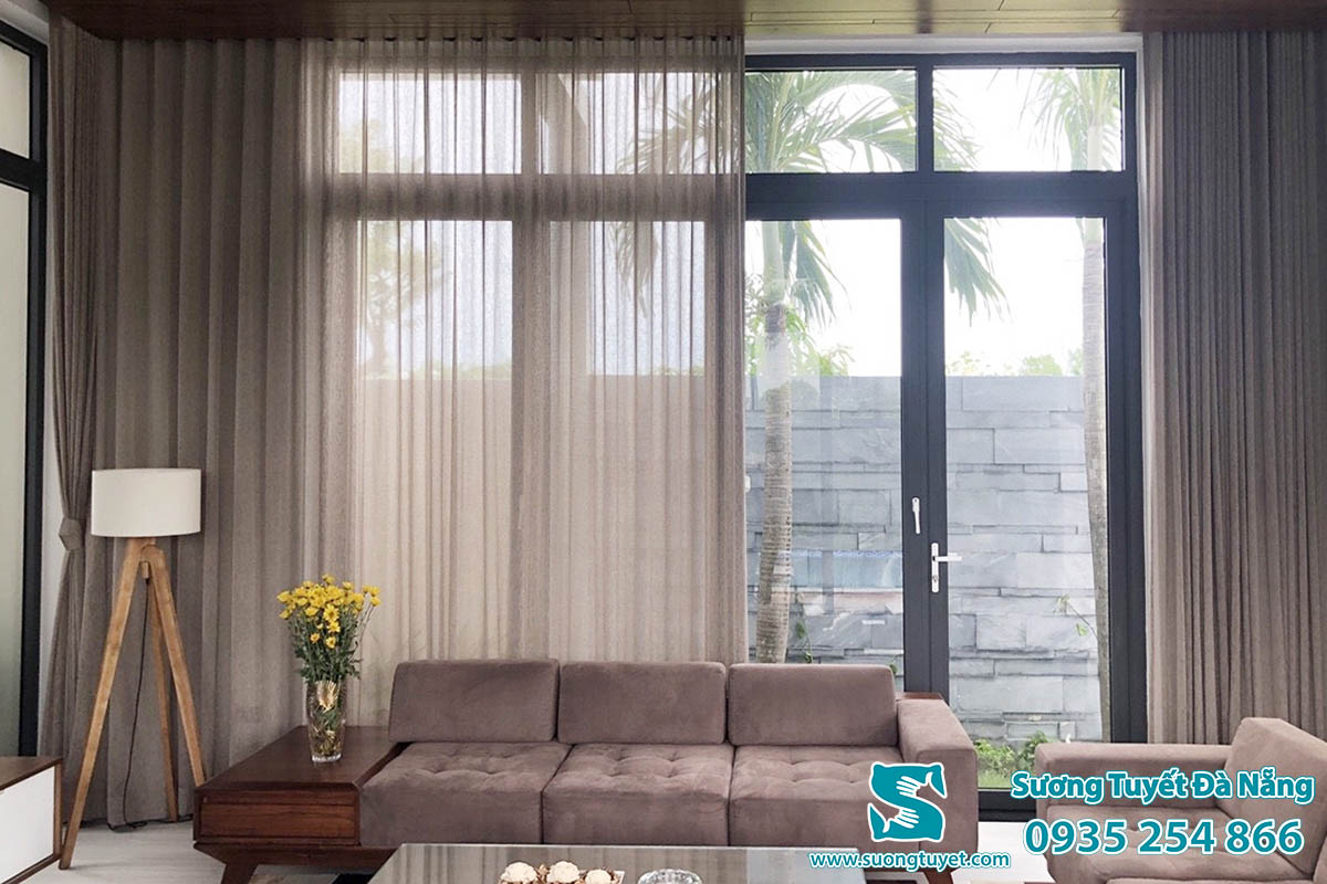 Không gian ven biển Đà Nẵng thêm mát mẻ, thư giãn cùng rèm hai lớn màu trắng - ghi.