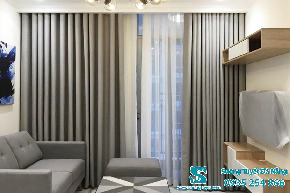 Rèm bố trơn đơn sắc có sự bóng bẩy rất nổi bật.