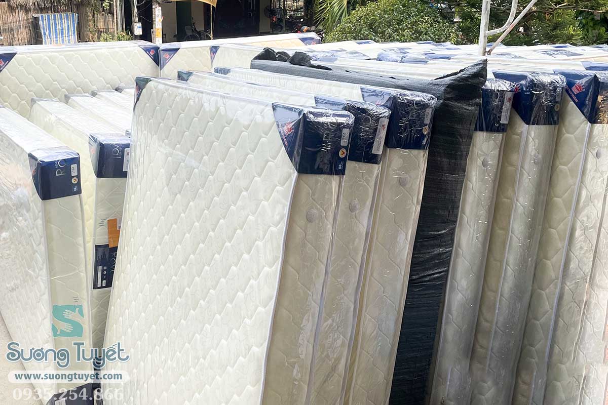 Cận cảnh nệm lò xo Royal Vạn Thành góc xanh