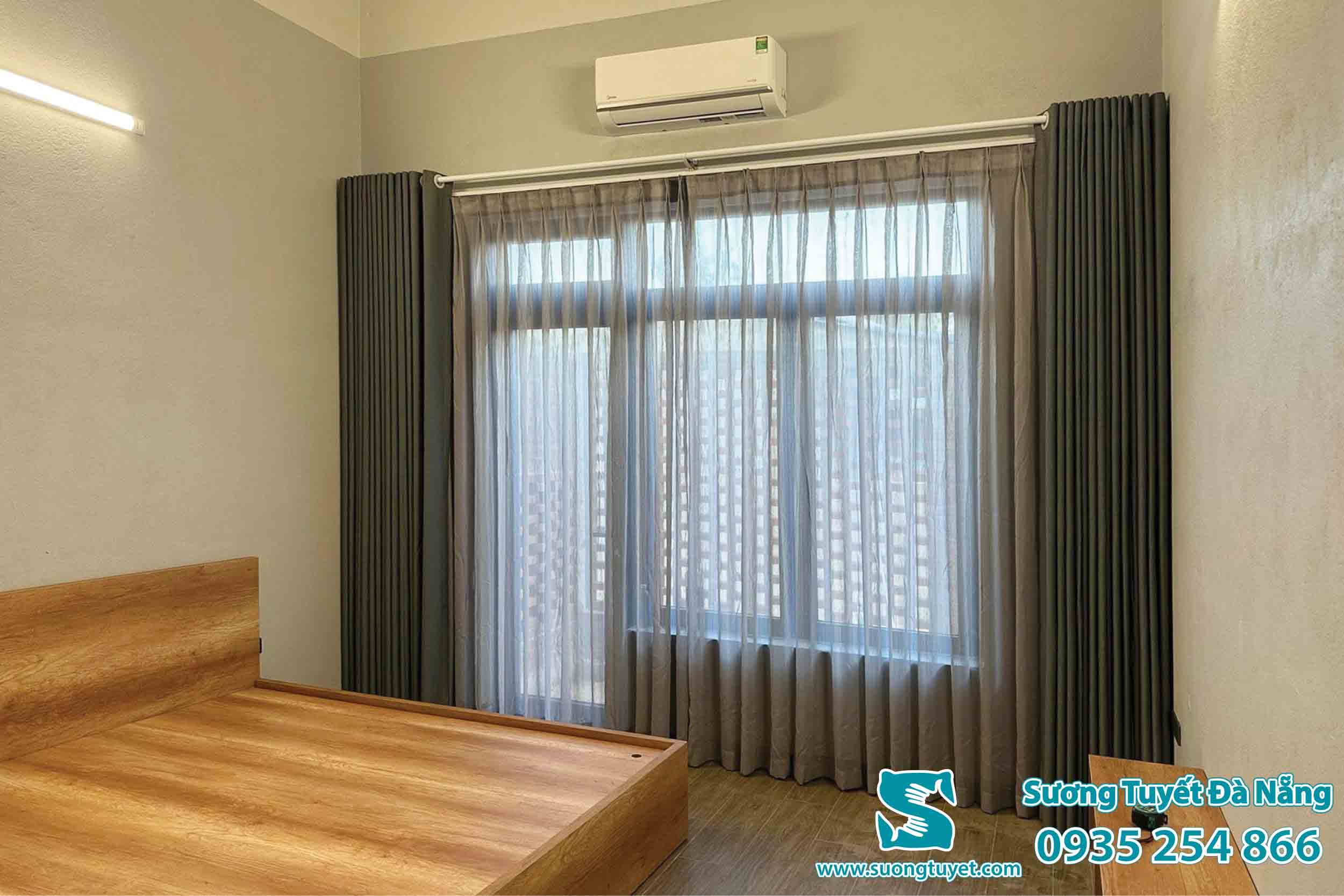 Bộ rèm 2 lớp tông xuyệt tông màu xám lạ mắt và hiện đại.