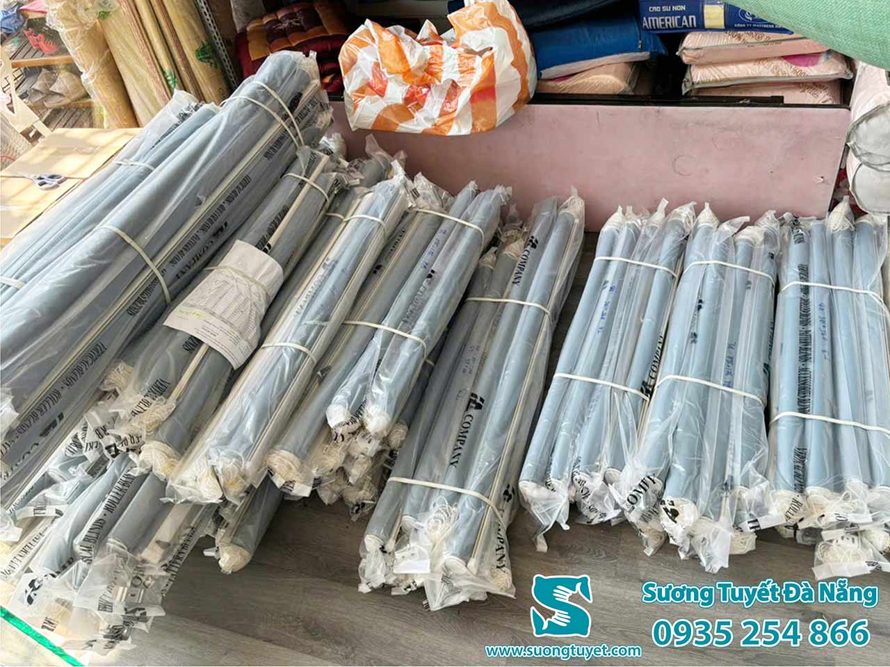 Rèm cuốn trơn có giá chỉ 2xx/bộ giá sỉ.