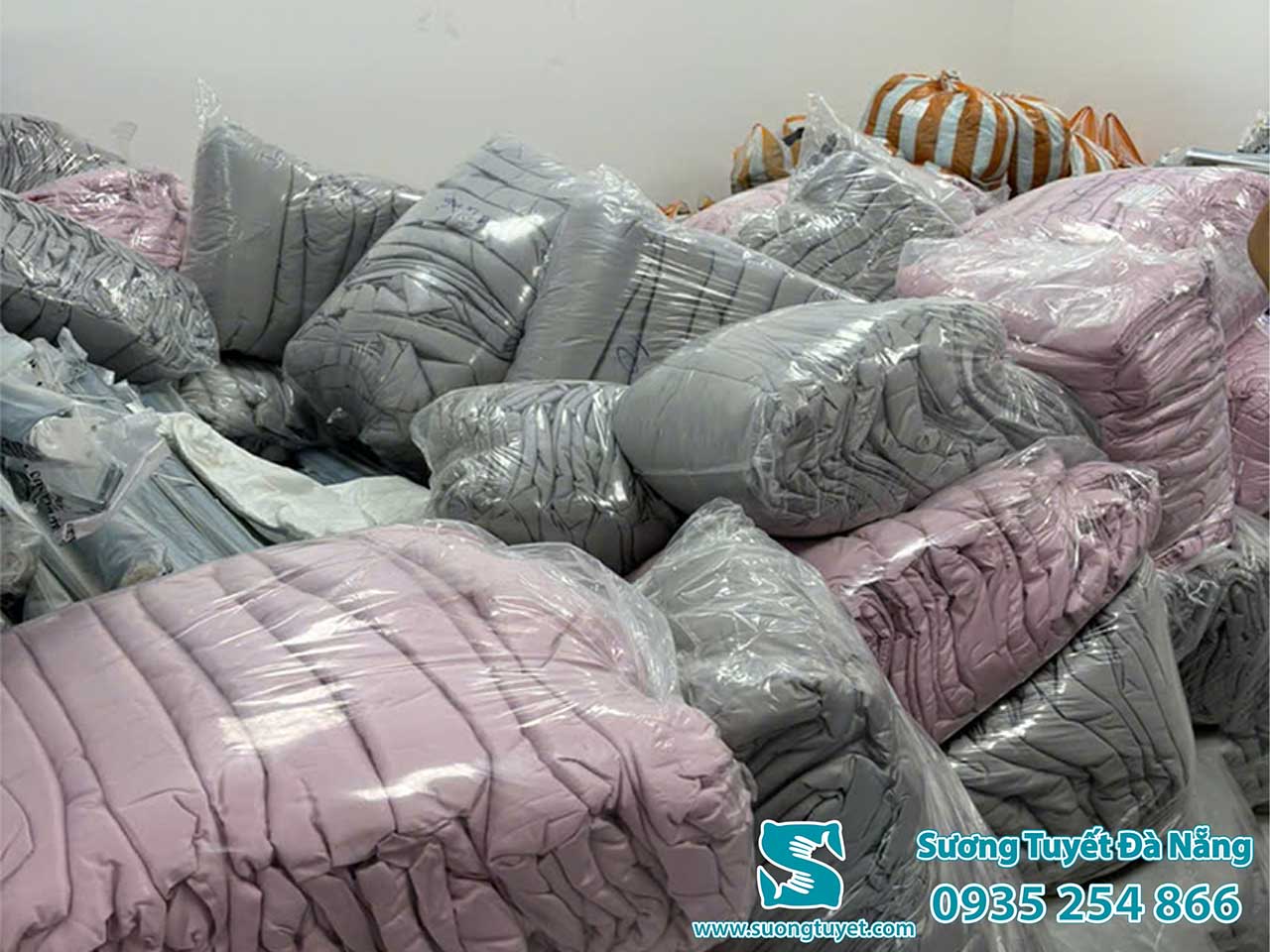 Chăn ga nhân sự tại công ty điện khí Quốc Quang.