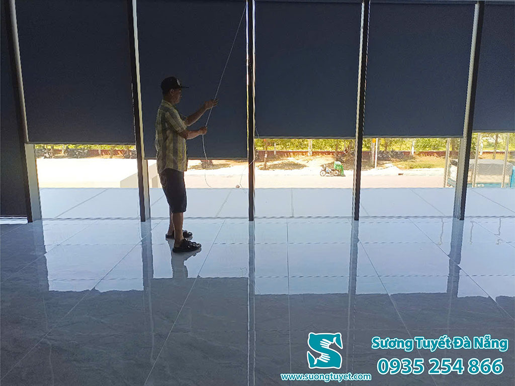 Mẫu mã rèm cuốn có nhiều màu như xám, ghi, trắng..