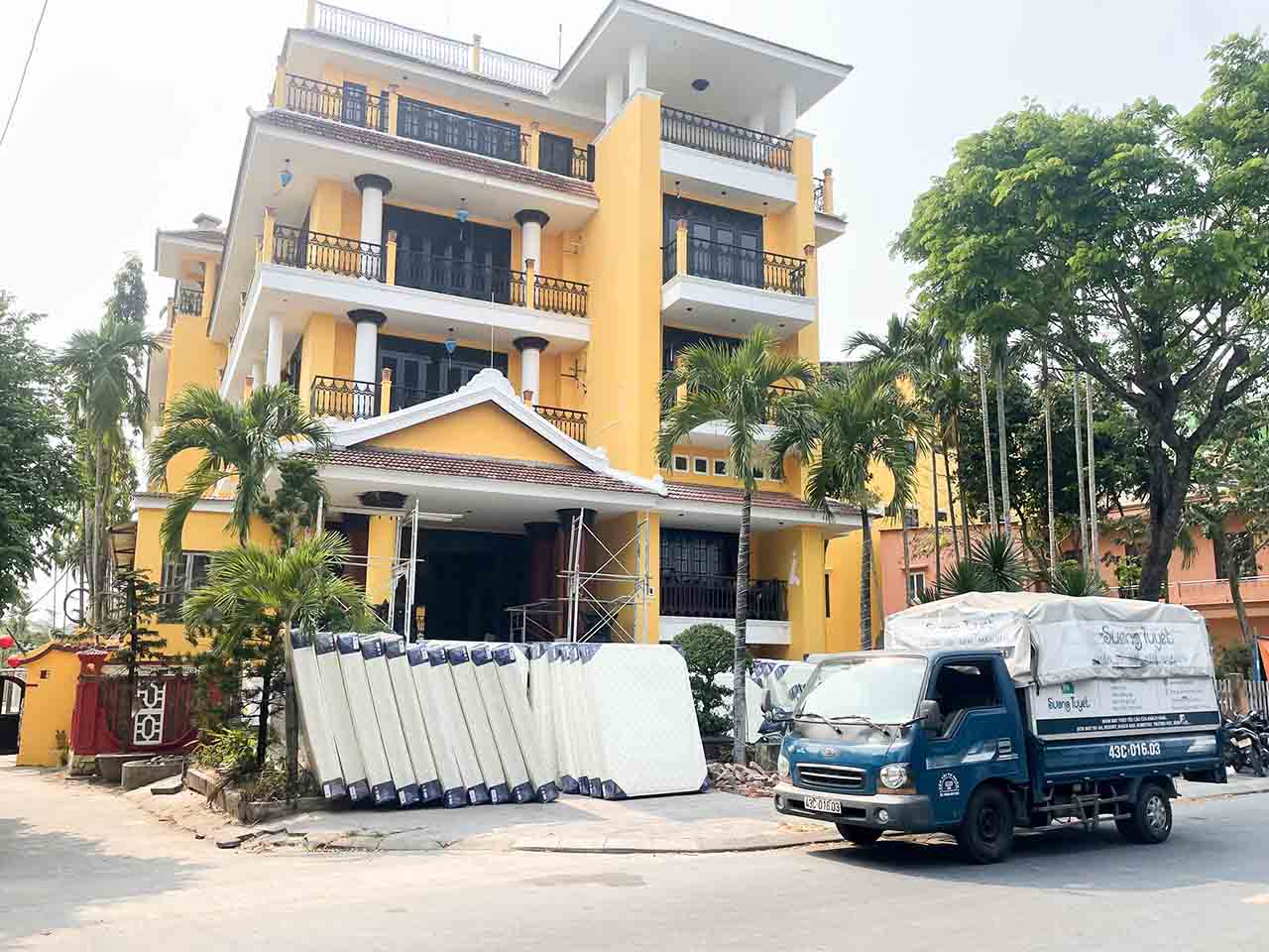 Nệm lò xo Vạn Thành homestay Hôi An cao cấp.