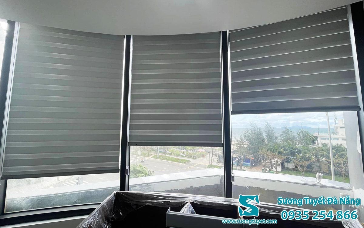 Với chế độ riêng tư, các dải màu xếp chồng cản sáng đồng đều, tinh tế.