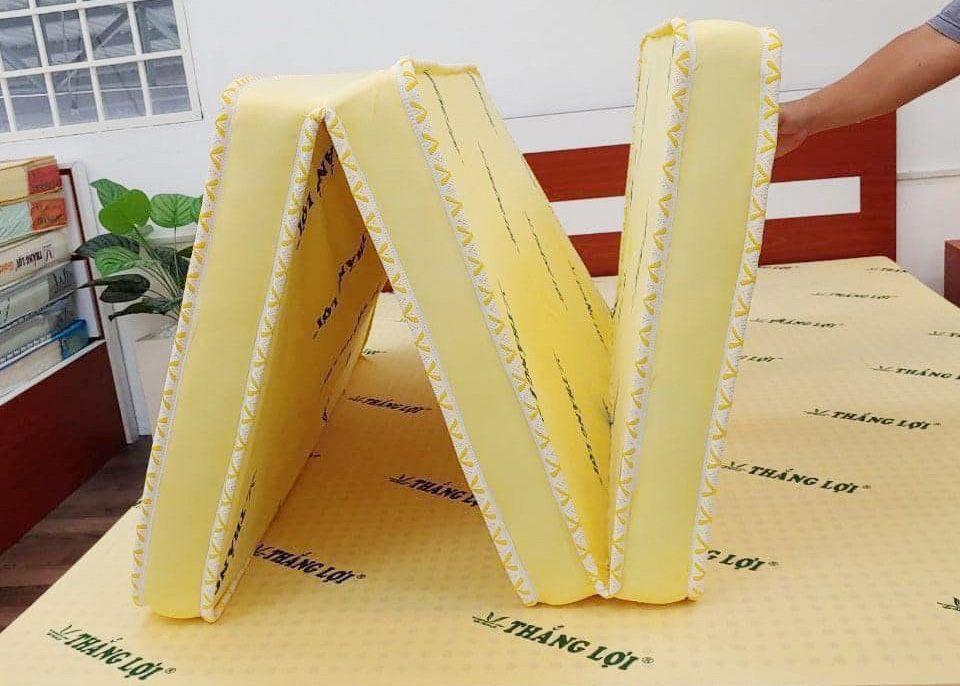 Thiết kế gấp 3 gọn gàng, dễ bưng vác và xếp cất.