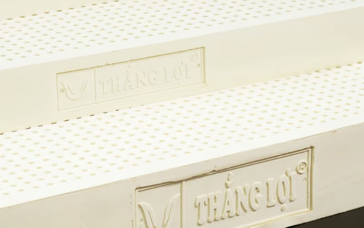 Ruột nệm cao su được khắc thương hiệu Thắng Lợi chính hãng.