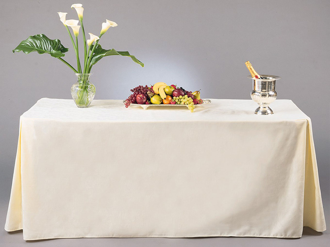 Vải kaki để may khăn là mẫu vải trơn, màu sắc đa dạng.