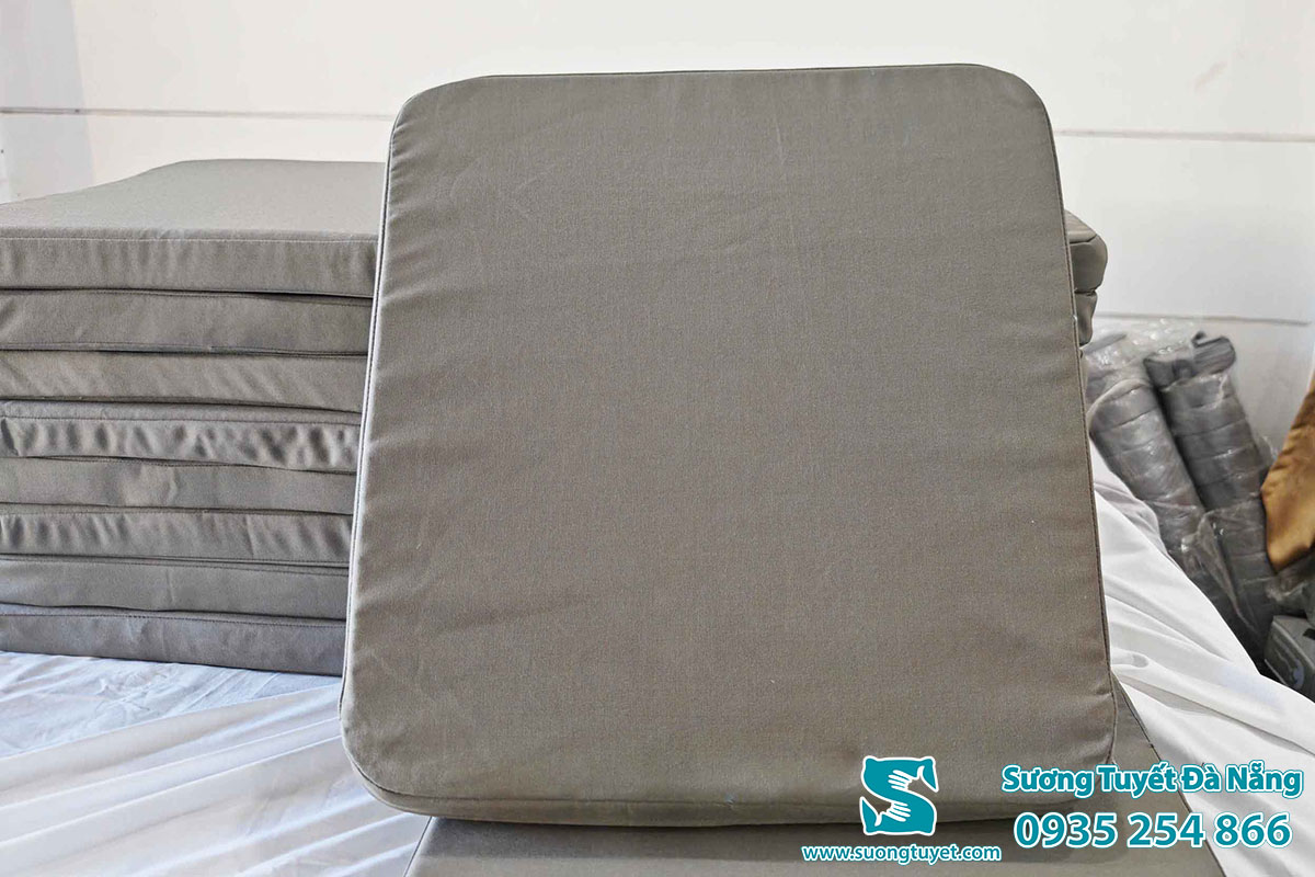 Nệm ghế được làm theo yêu cầu về hình dạng, độ dày, kích thước.