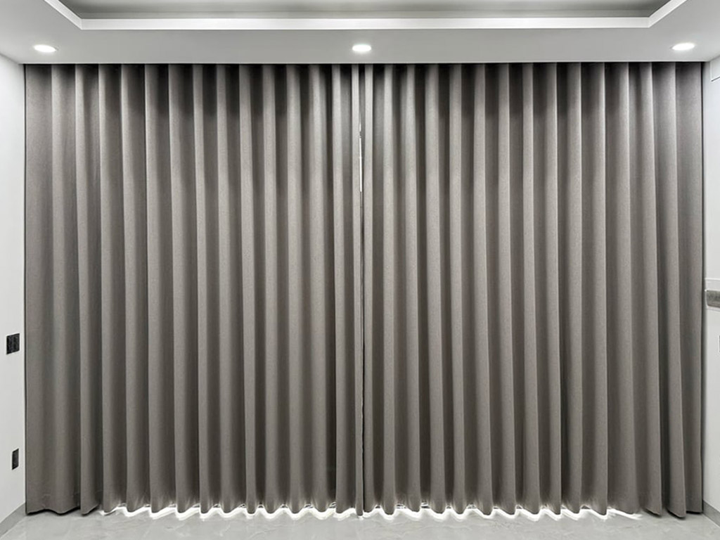 Rèm che trên trần chỉ có thể lắp đặt khi có hộp rèm.