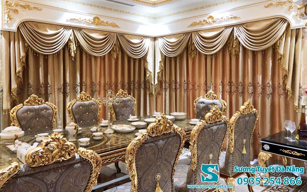 Rèm vải tân cổ điển thì có giá cao nhất hiện nay.