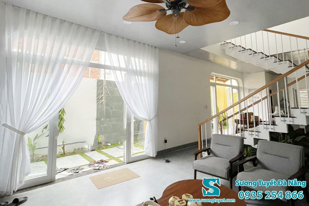 Với không gian ít nắng thì rèm voan rất phù hợp.