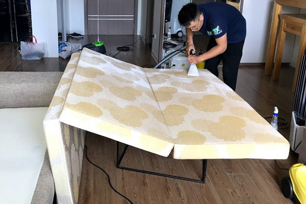 Nên mua nệm giá rẻ để việc vệ sinh, dọn dẹp khi thay ga gối.