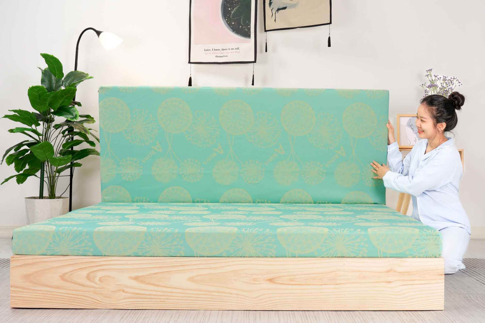 Nệm xốp PE khá nhẹ nên dễ di chuyển, gấp gọn, xếp cất.